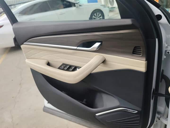 Photo 7 - Geely Monjaro