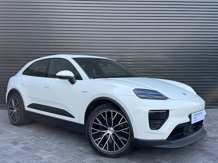 Фото 2 - Porsche Macan EV