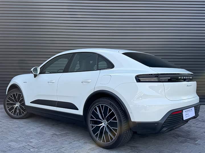 Фото 3 - Porsche Macan EV