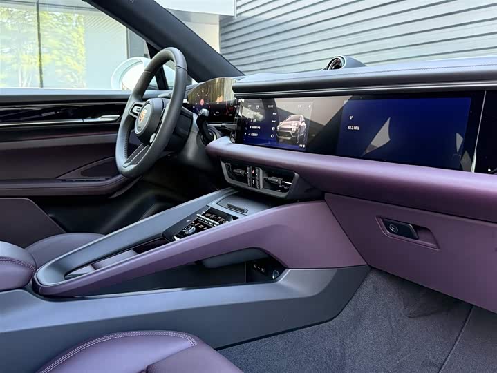 Фото 7 - Porsche Macan EV