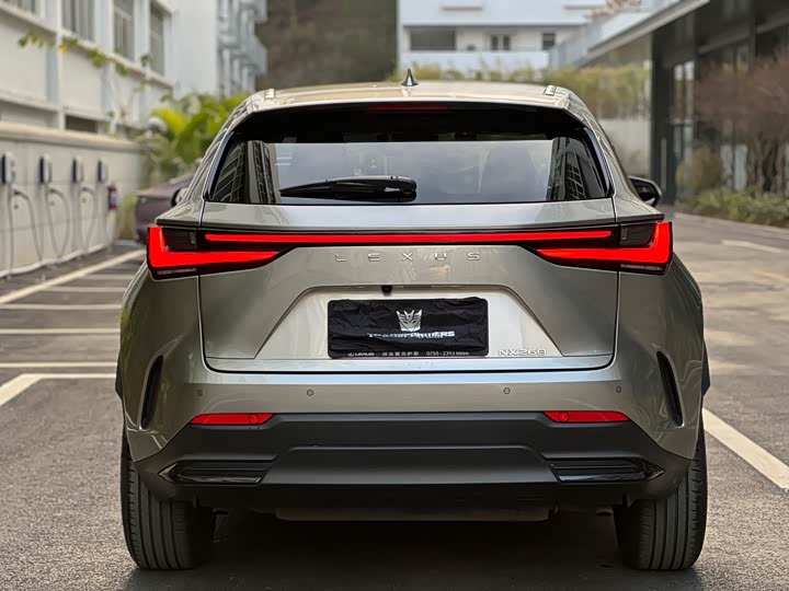 Фото 4 - Lexus NX