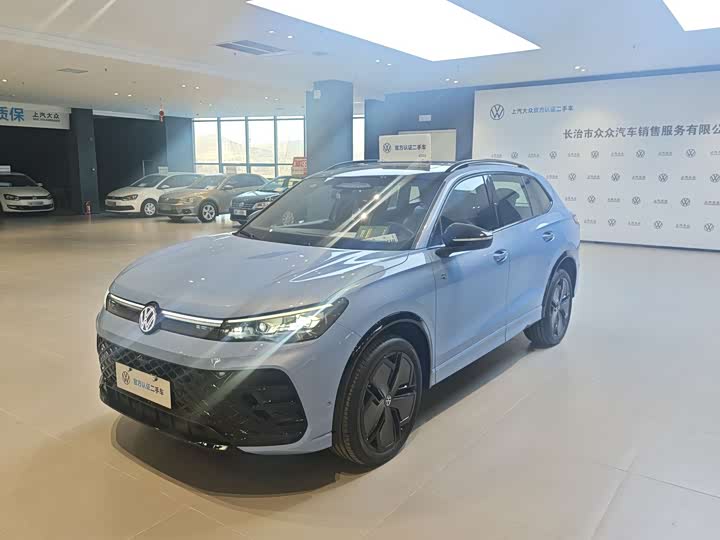 Фото 1 - Volkswagen Tiguan L Pro