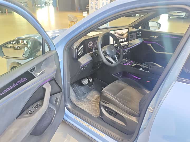 Фото 3 - Volkswagen Tiguan L Pro