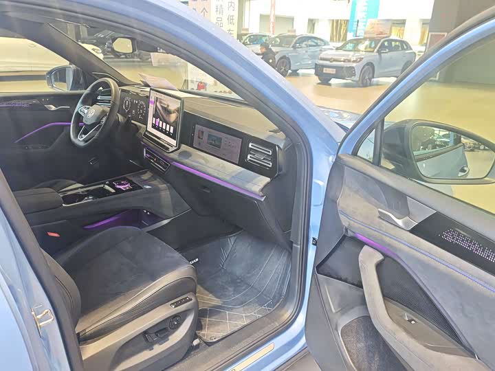 Фото 7 - Volkswagen Tiguan L Pro