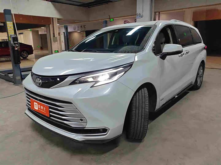 Фото 1 - Toyota Sienna