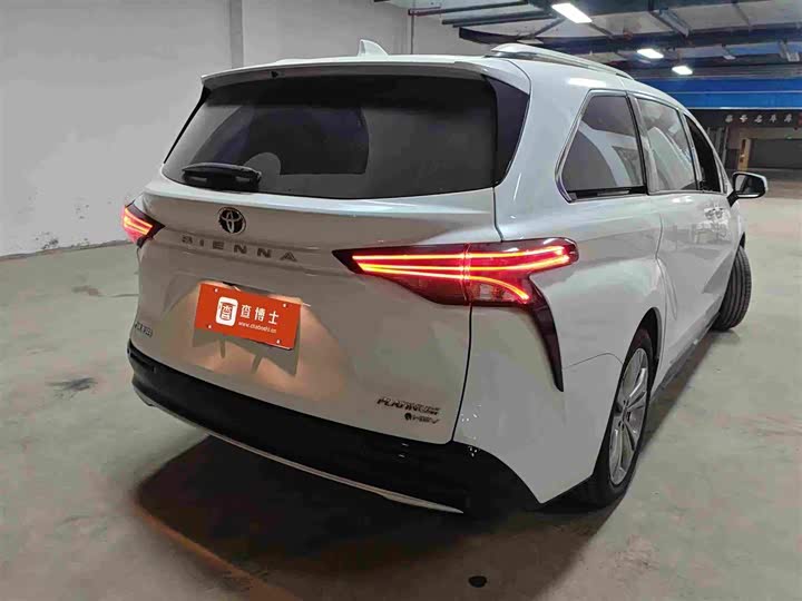 Фото 2 - Toyota Sienna