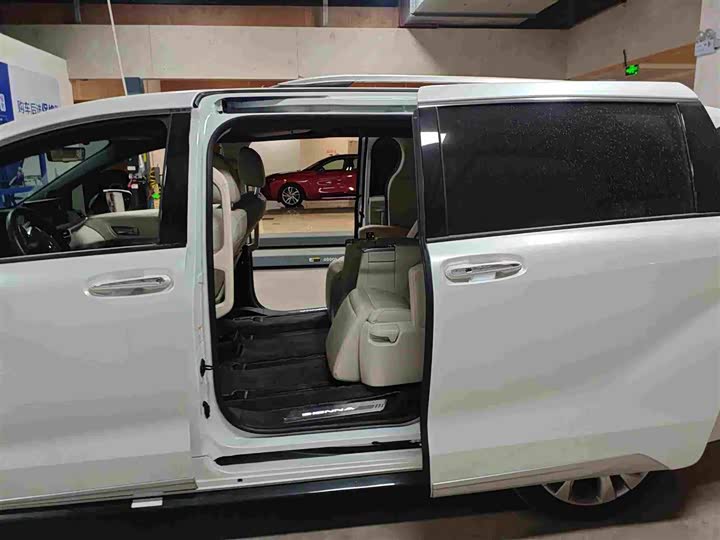 Фото 8 - Toyota Sienna