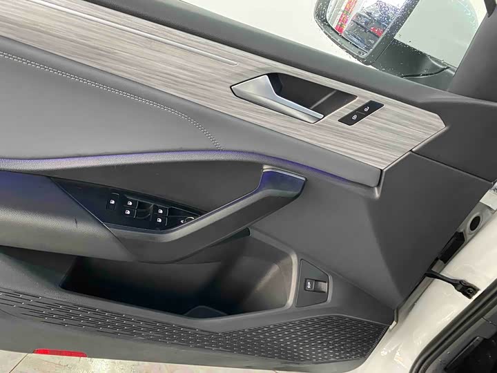 Фото 9 - Volkswagen Sagitar L