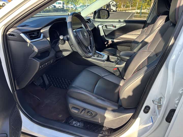 Фото 7 - Toyota Wildlander Hybrid