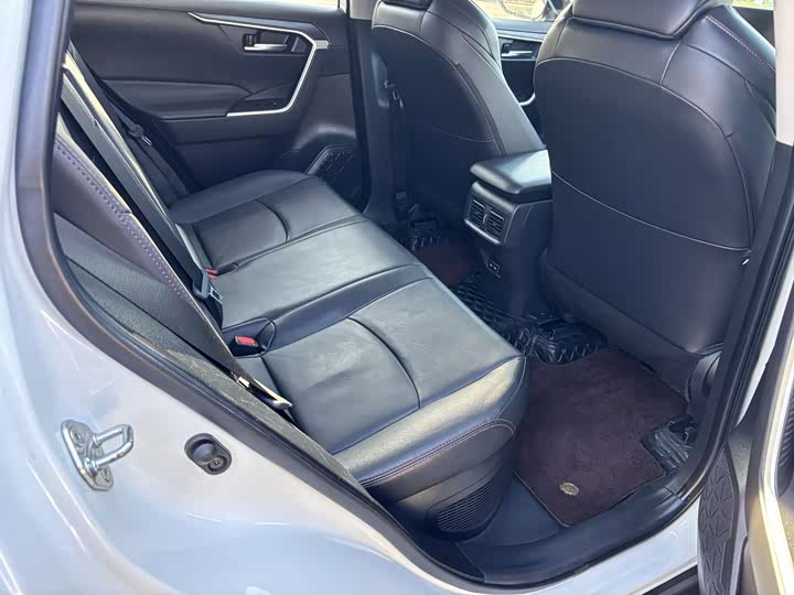 Фото 8 - Toyota Wildlander Hybrid