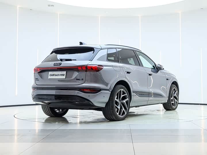 Фото 5 - Audi Q6L e-tron