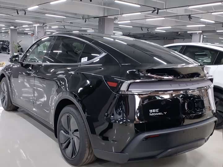 Фото 9 - Tesla Model Y