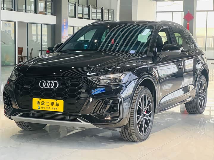 Фото 1 - Audi Q5L