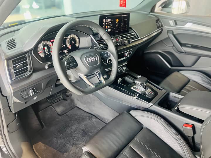 Фото 5 - Audi Q5L