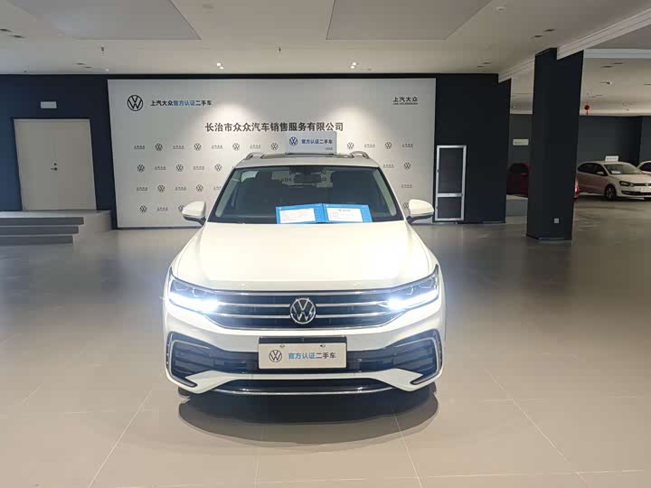 Фото 2 - Volkswagen Tiguan L Pro