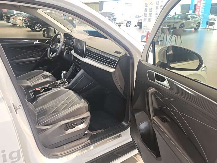 Фото 7 - Volkswagen Tiguan L Pro