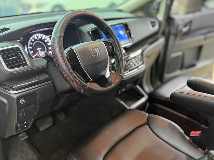 Фото 9 - Honda Odyssey