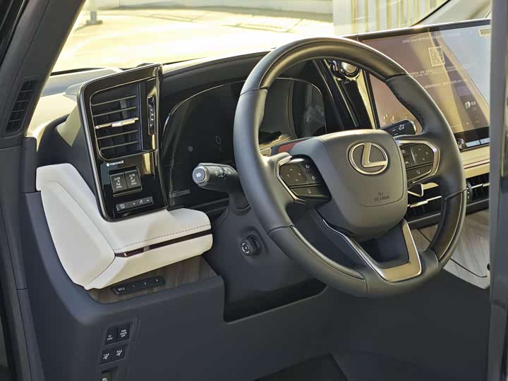 Фото 7 - Lexus LM