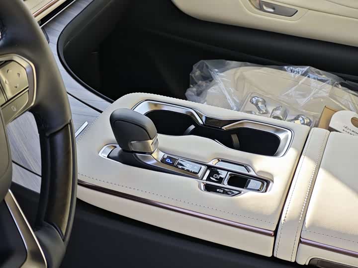 Фото 9 - Lexus LM