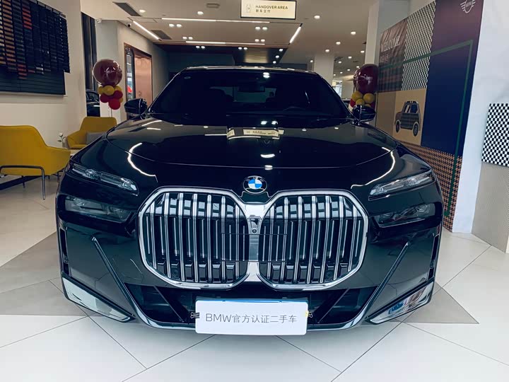 Фото 3 - BMW 7 Series