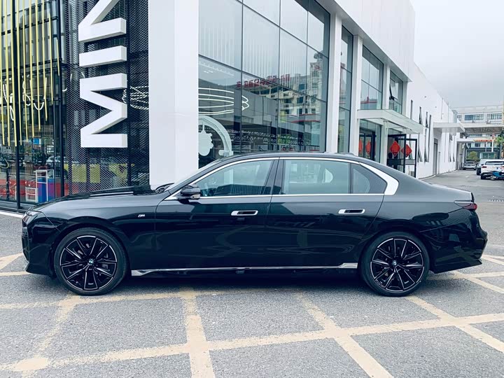 Фото 5 - BMW 7 Series