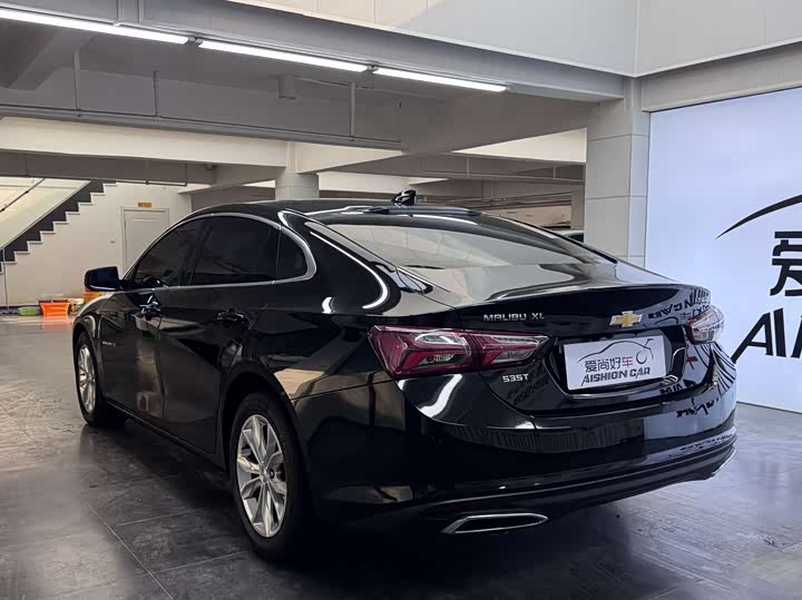 Photo 5 - Chevrolet Malibu XL