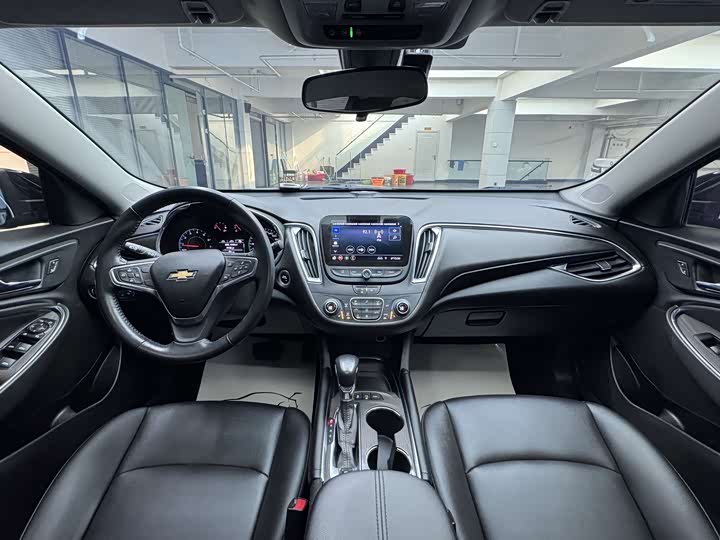 Photo 9 - Chevrolet Malibu XL