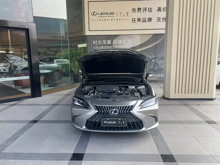 Фото 3 - Lexus ES