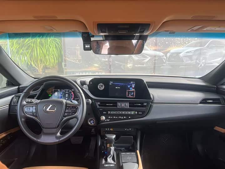 Фото 4 - Lexus ES