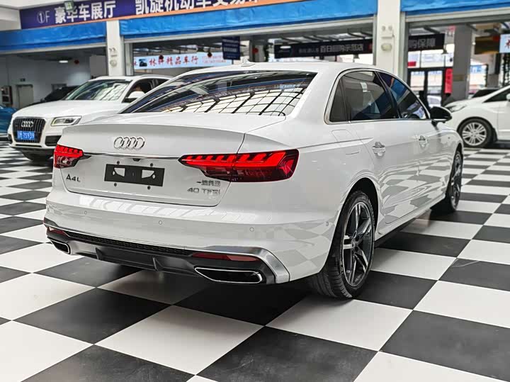 Фото 4 - Audi A4L