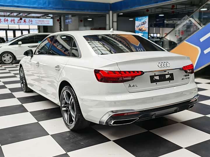 Фото 6 - Audi A4L