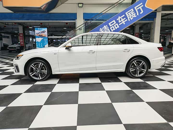 Фото 7 - Audi A4L