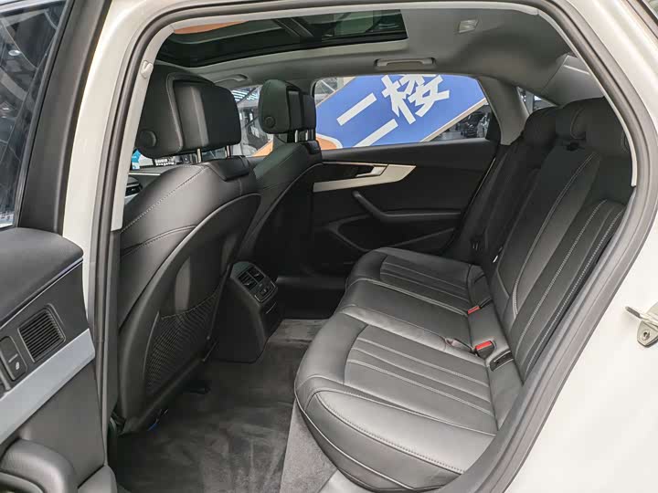 Фото 8 - Audi A4L