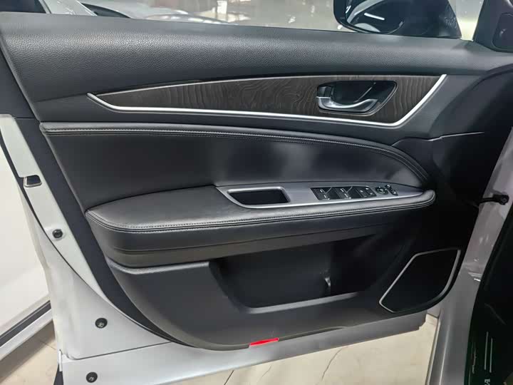 Photo 9 - Honda Avancier