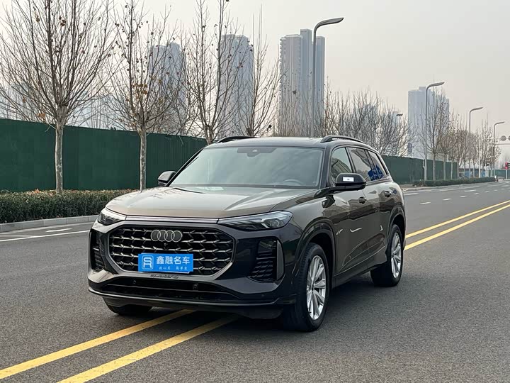 Фото 1 - Audi Q6