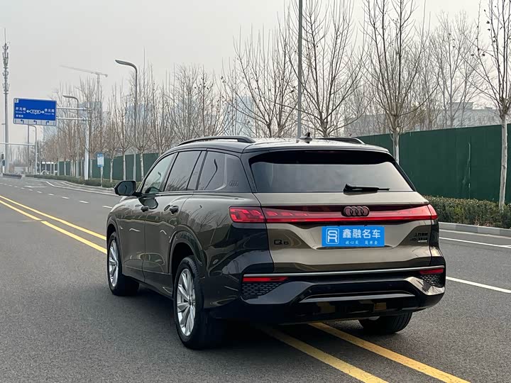 Фото 4 - Audi Q6