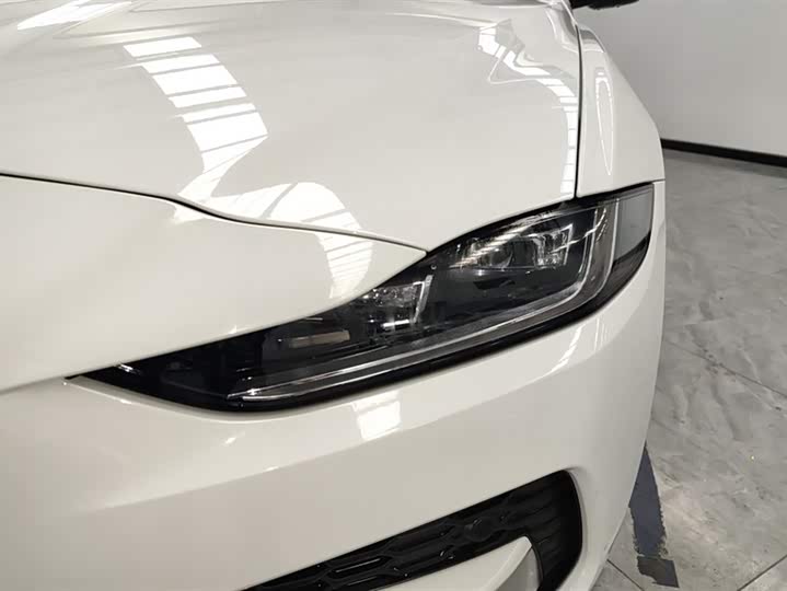 Фото 5 - Jaguar XE L