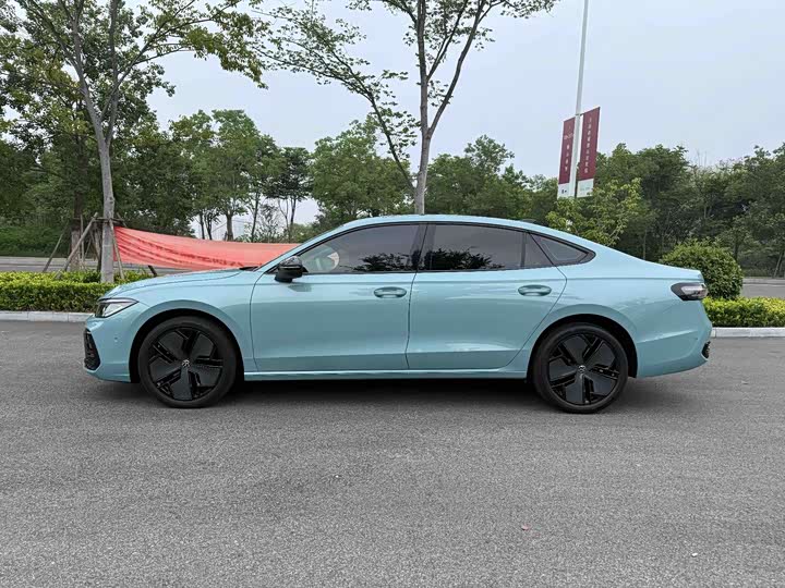 Фото 7 - Volkswagen Passat