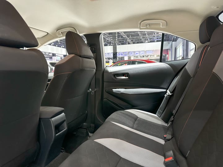 Фото 13 - Toyota Corolla