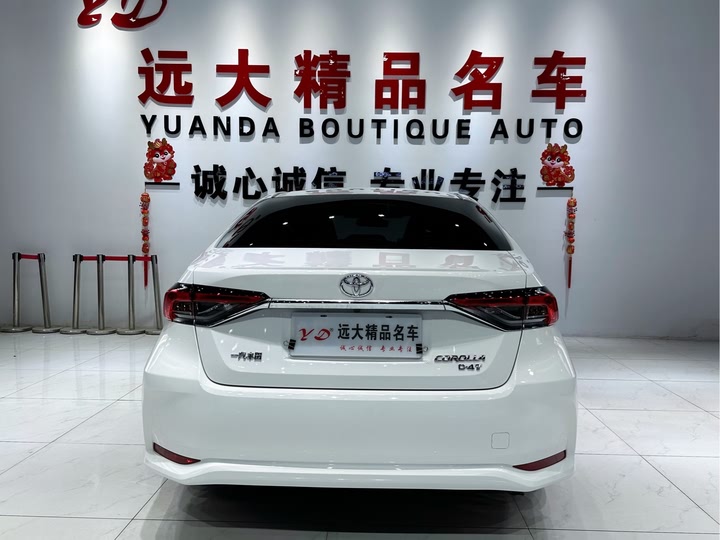 Фото 14 - Toyota Corolla