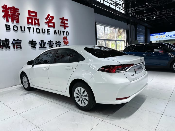 Фото 15 - Toyota Corolla