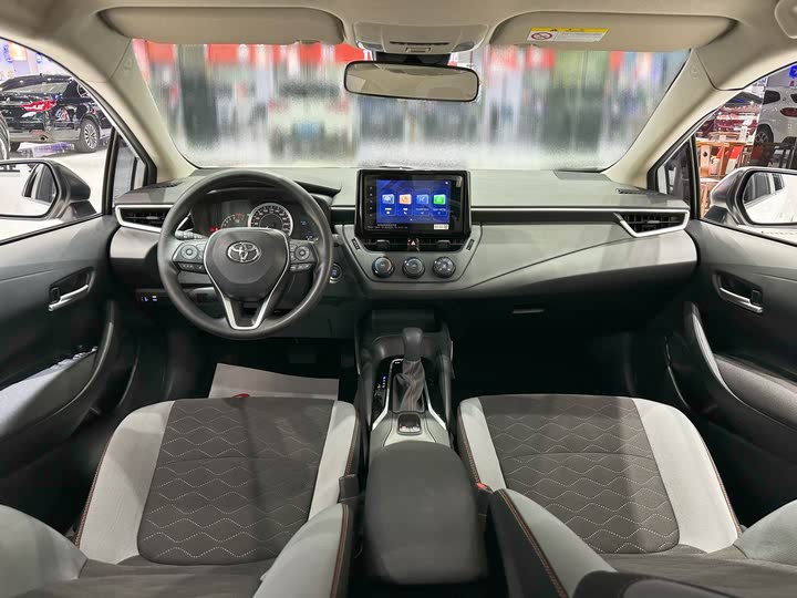 Фото 8 - Toyota Corolla