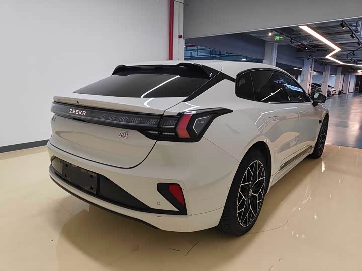 Photo 4 - Zeekr 001
