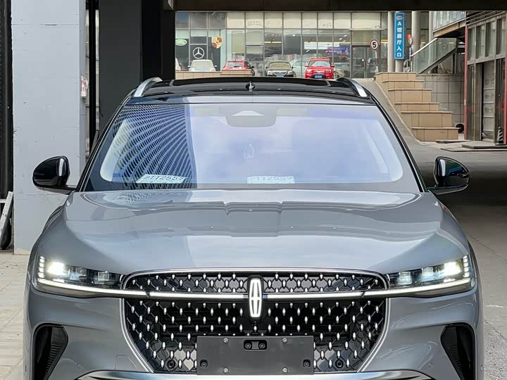 Фото 2 - Lincoln Nautilus