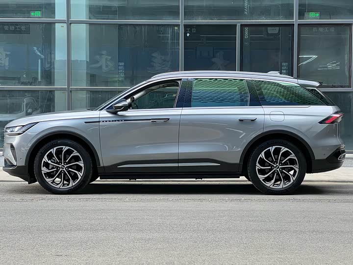 Фото 3 - Lincoln Nautilus