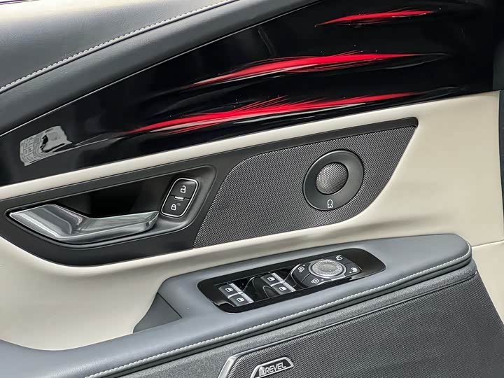 Фото 9 - Lincoln Nautilus