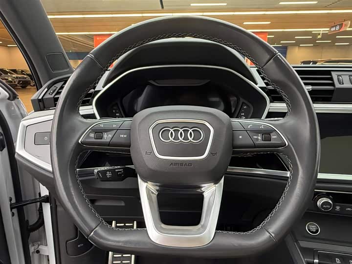 Фото 7 - Audi Q3