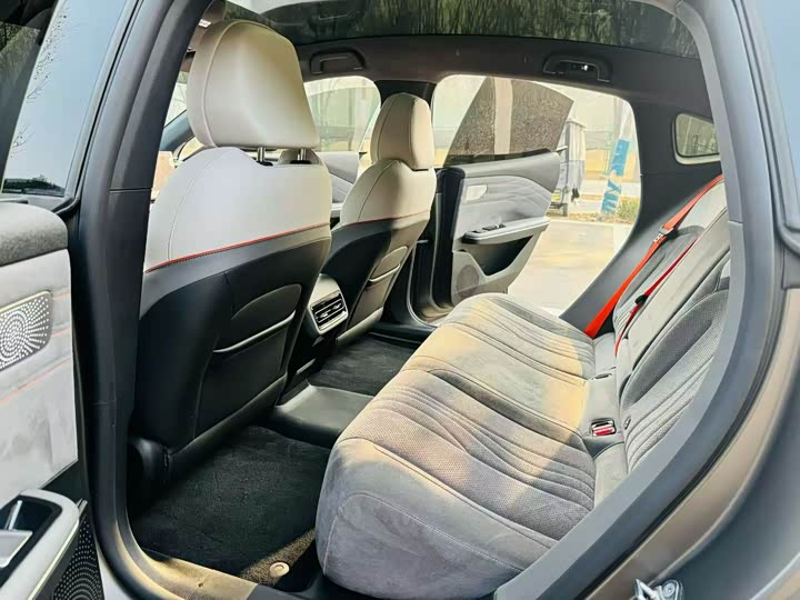 Фото 6 - Geely Galaxy E8