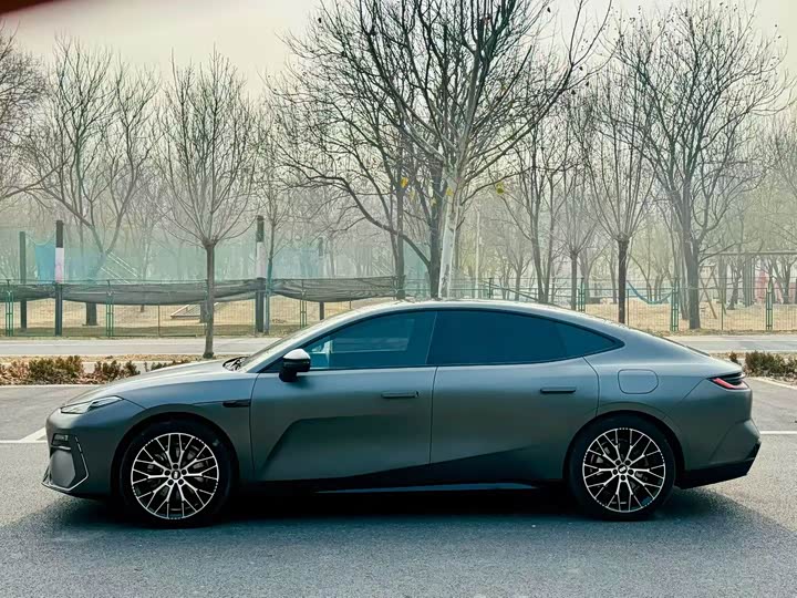 Фото 7 - Geely Galaxy E8