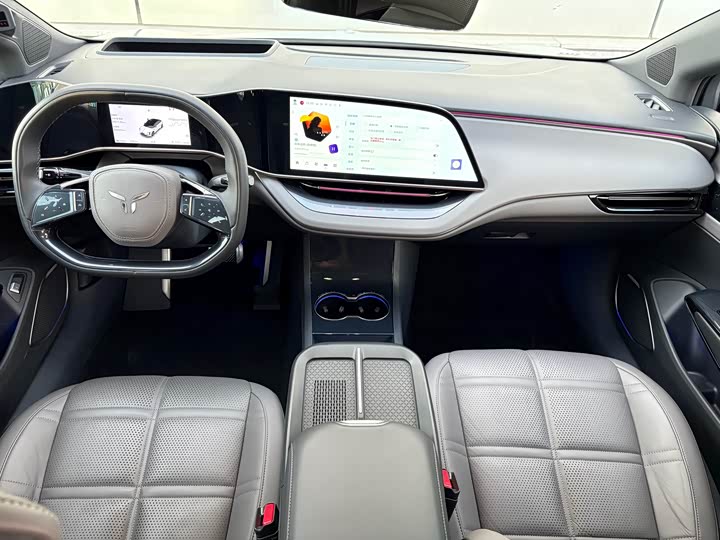 Photo 9 - Hongqi EH7